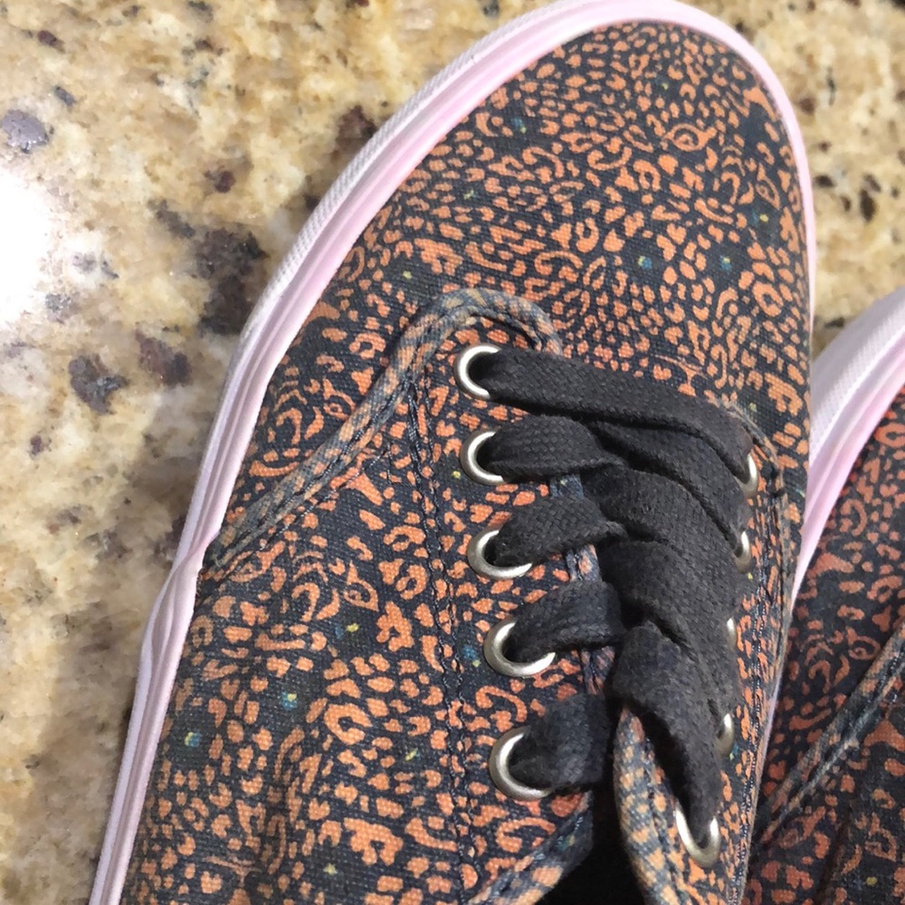 Vans - Picture 7 of 8